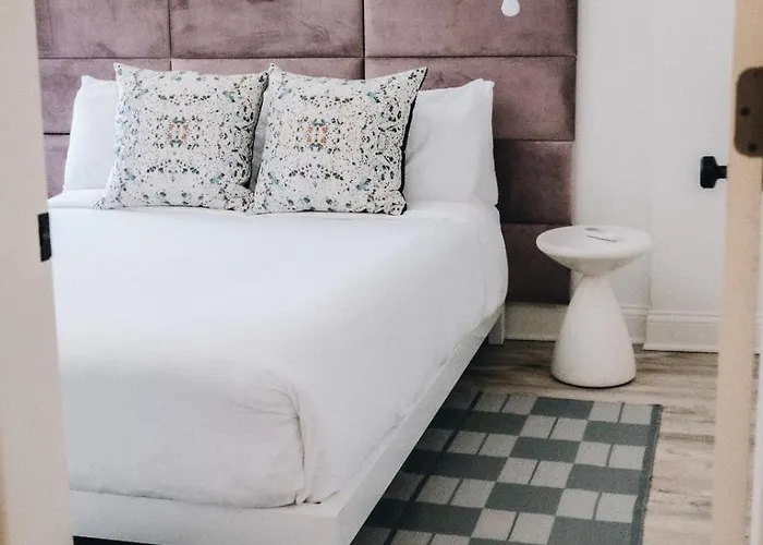 Hotel The Neighborhood - Lincoln Park Lp *