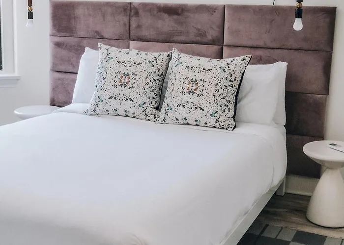 The Neighborhood - Lincoln Park Lp Hotel *